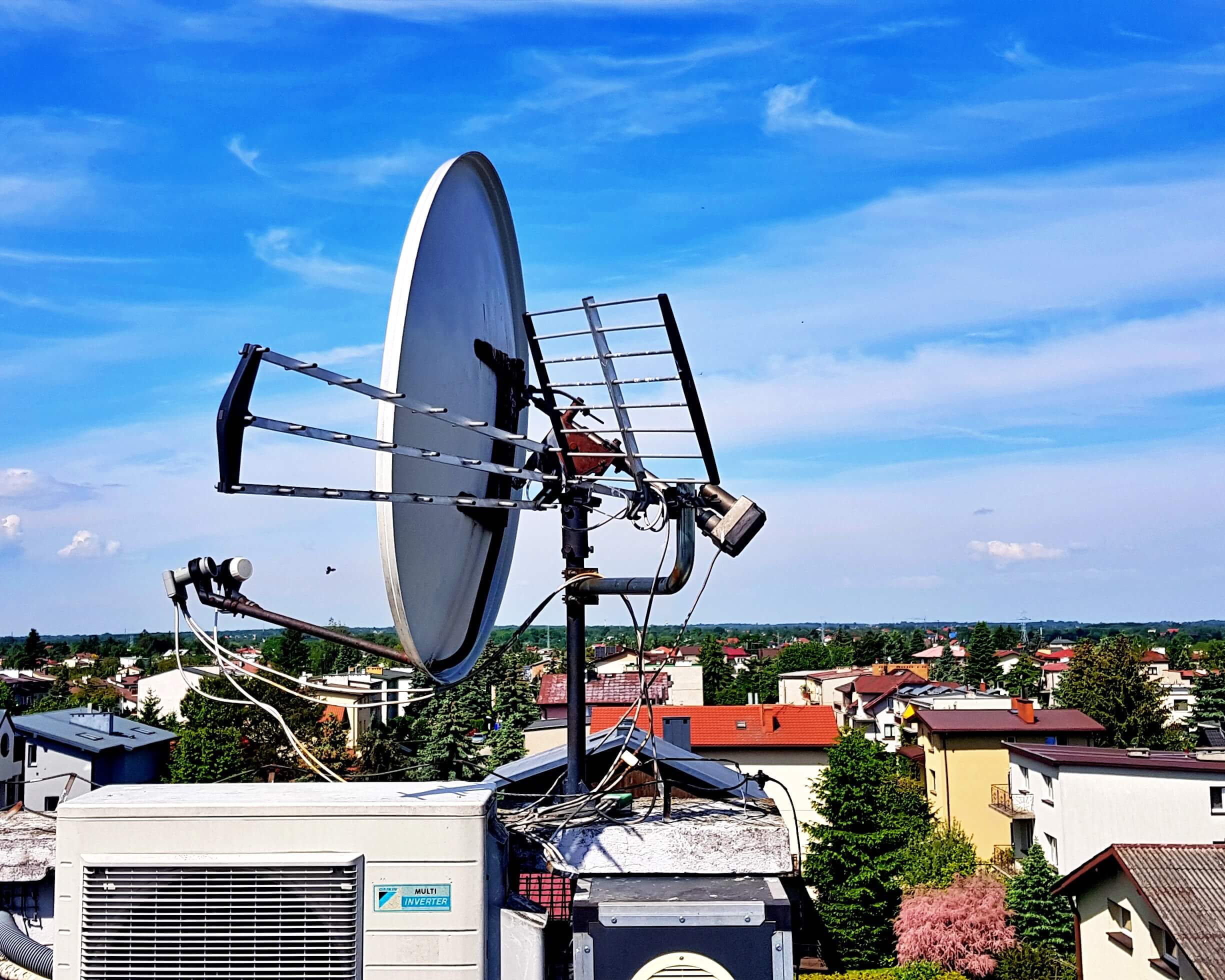 Instalacja anteny w budynku wielorodzinnym w Lublinie.
